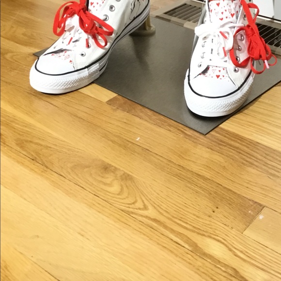 Brand New, Looney Tunes, Converse All ⭐️ Sneakers - Picture 2 of 5